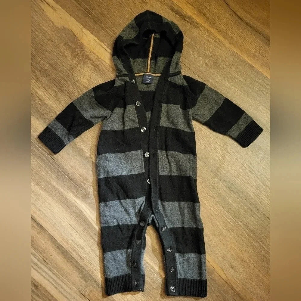 NWOT Baby Gap Coverall Size 6-12 Months